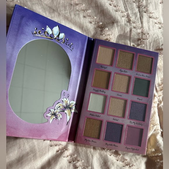 Disney Princess Rapunzel Eyeshadow Pallet - Picture 4 of 4